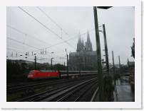 pict4924 * (Germany,Köln), Köln Dom behind main railway line. From Rail bridge over the Rhein * 2560 x 1920 * (1.93MB)